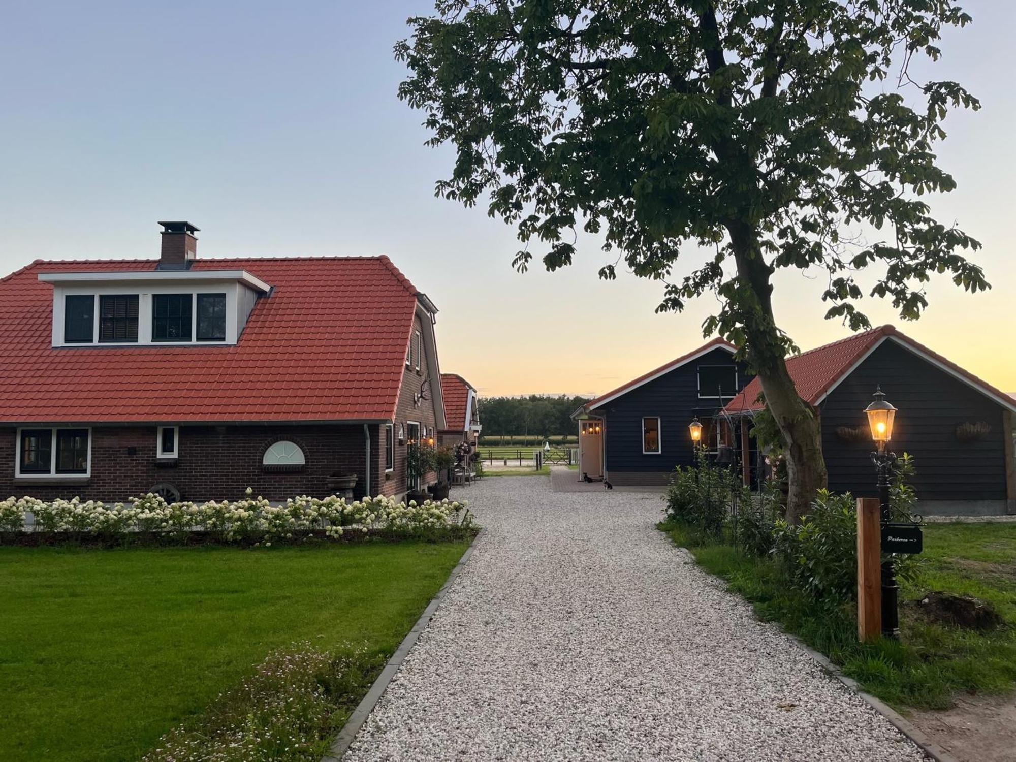 Bed & Breakfast Hoeve Happiness - Ontbijt Inbegrepen - Wellness Aanwezig Voorthuizen Exteriér fotografie